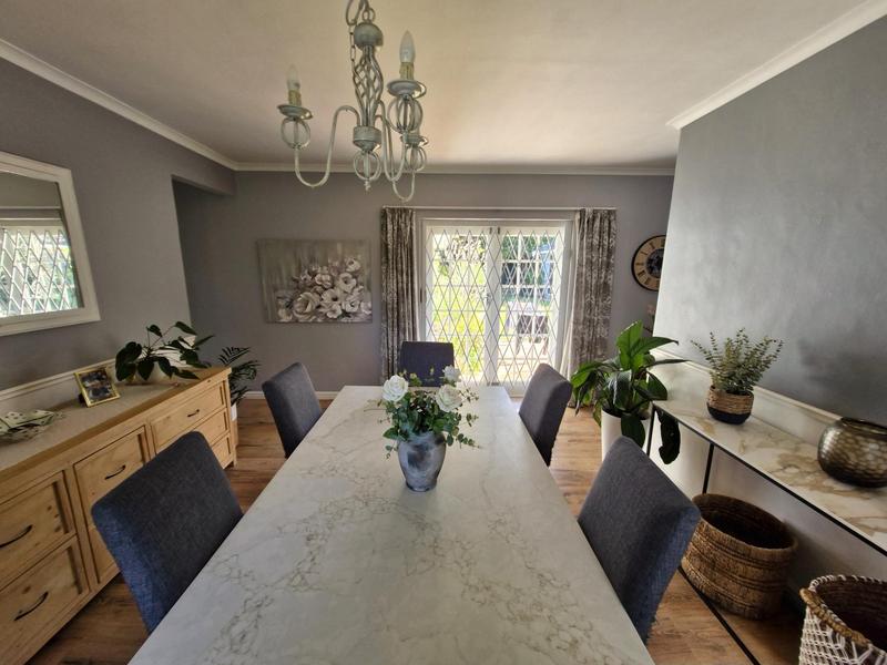 To Let 4 Bedroom Property for Rent in Kreupelbosch Western Cape